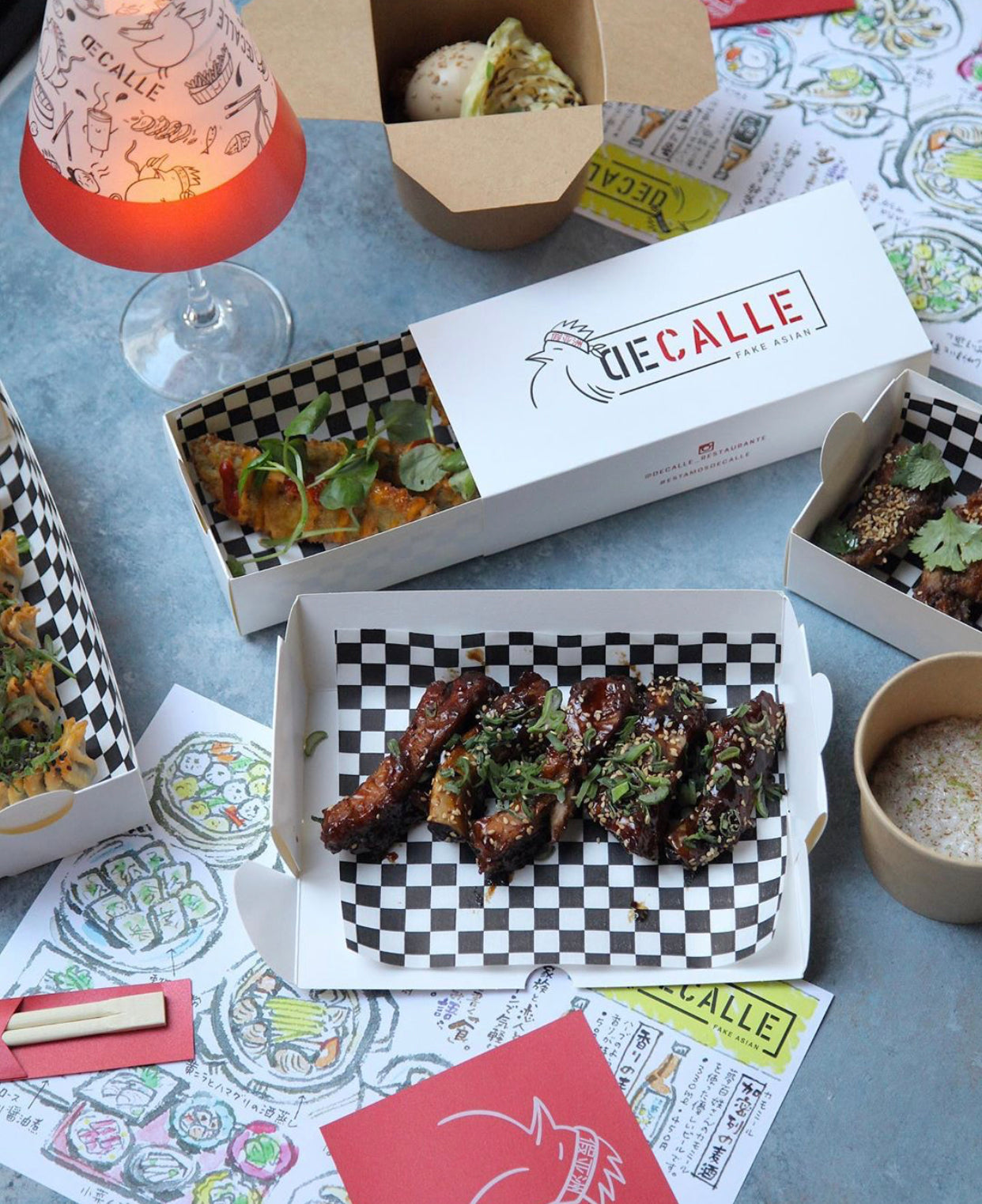 DeCalle restaurante: sabor asiático y callejero