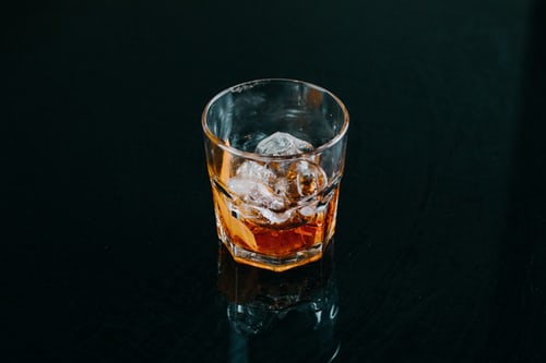 Enólogo entrega las mejores recomendaciones para disfrutar del whisky